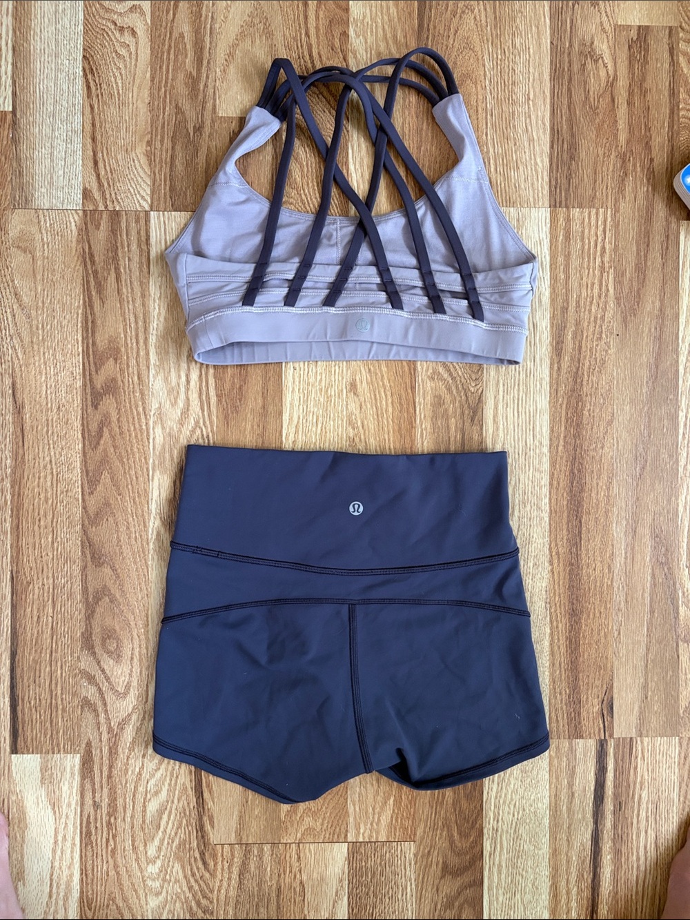 Lululemon set Sports Bra and Charcoal High-Waist Shorts size 6 - Picture 2 of 2